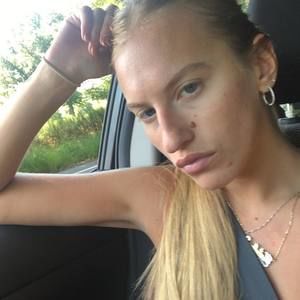 Meet your Posher, Katelyn